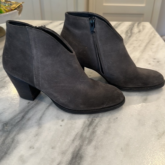 Paul Green Distressed GrayWestern Scallop Boots - Picture 3 of 9